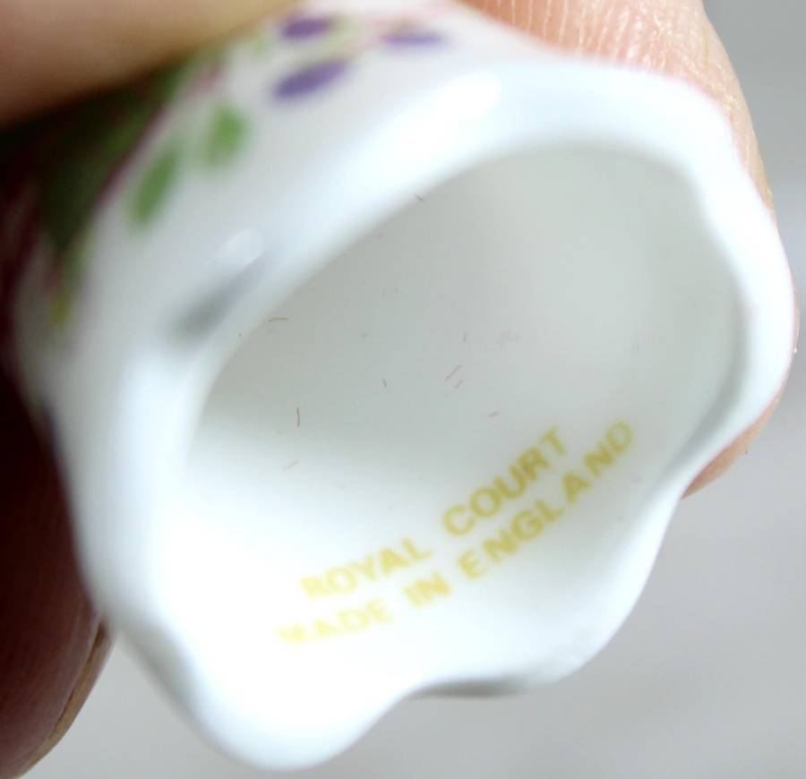Bone China thimble - Black berries - Royal Court
