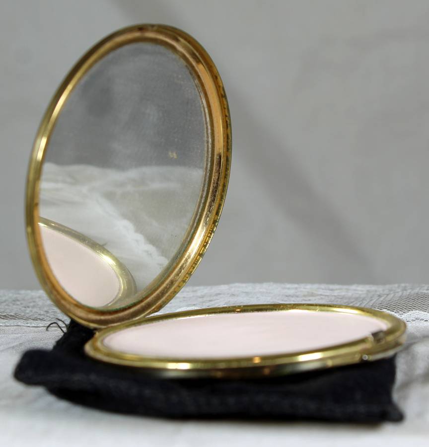 Golden rose powder compact