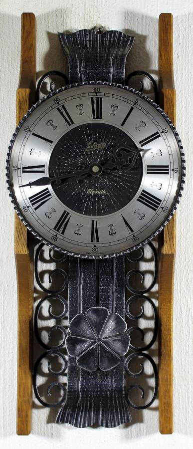 Vintage looking metal and wood clock - Battery operated