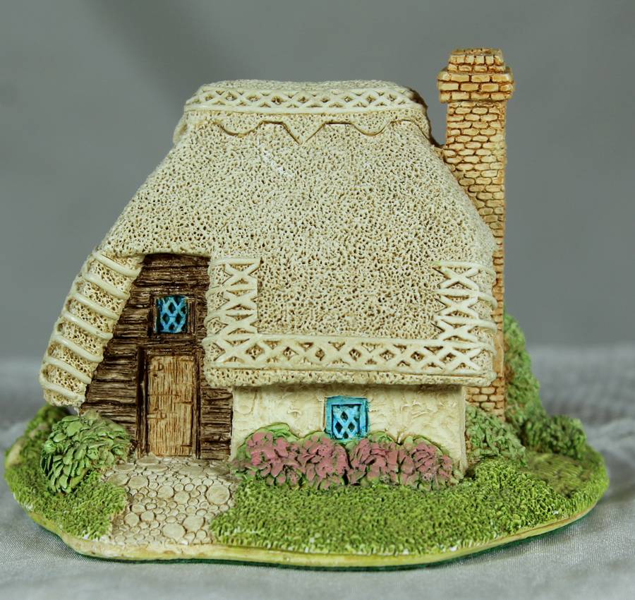 Lillyput Lane - Strawberry cottage