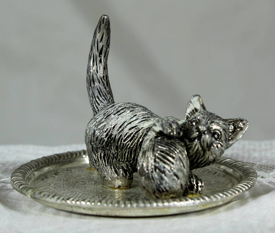 Electroplated silver cat ring holder