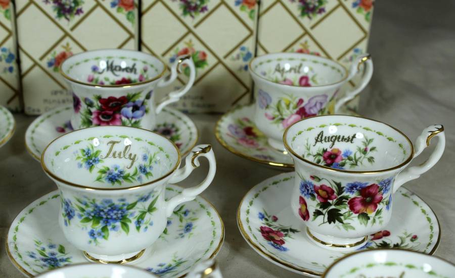 Royal Albert miniature duo - Flowers of the month - Set of 12