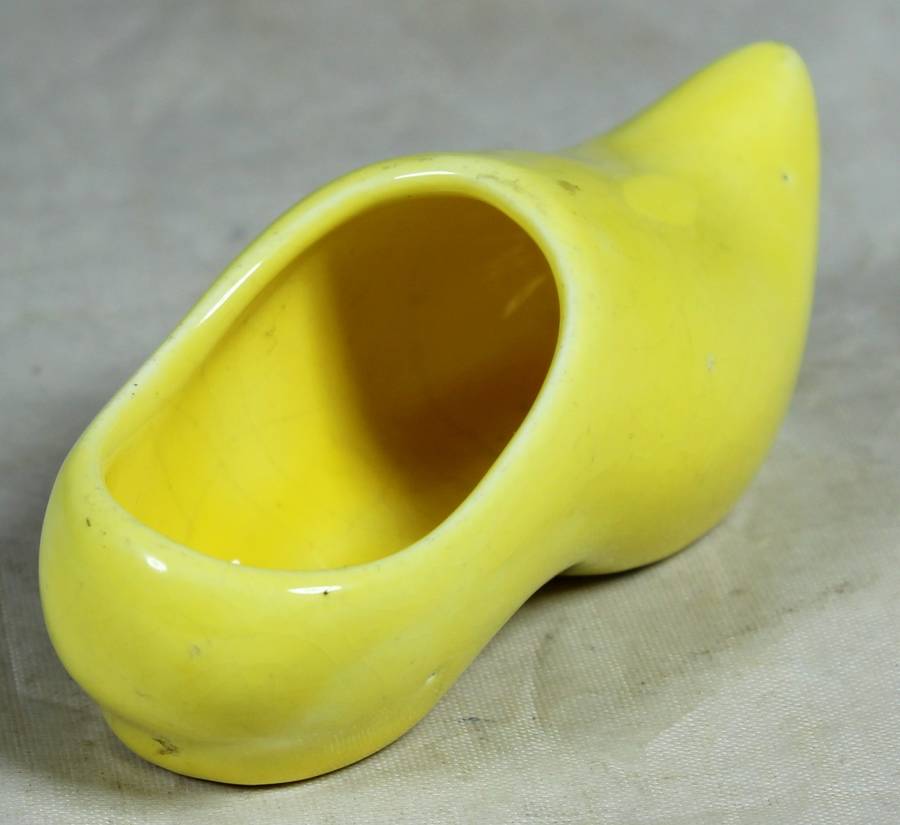 Miniature yellow ceramic Dutch shoe