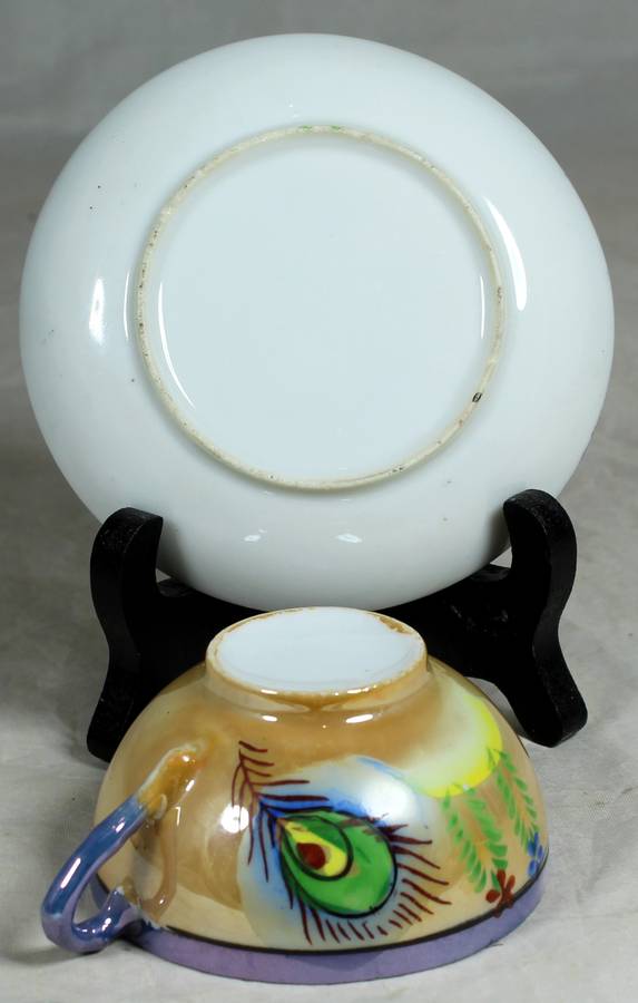 Small porcelain duo with peacock feathers