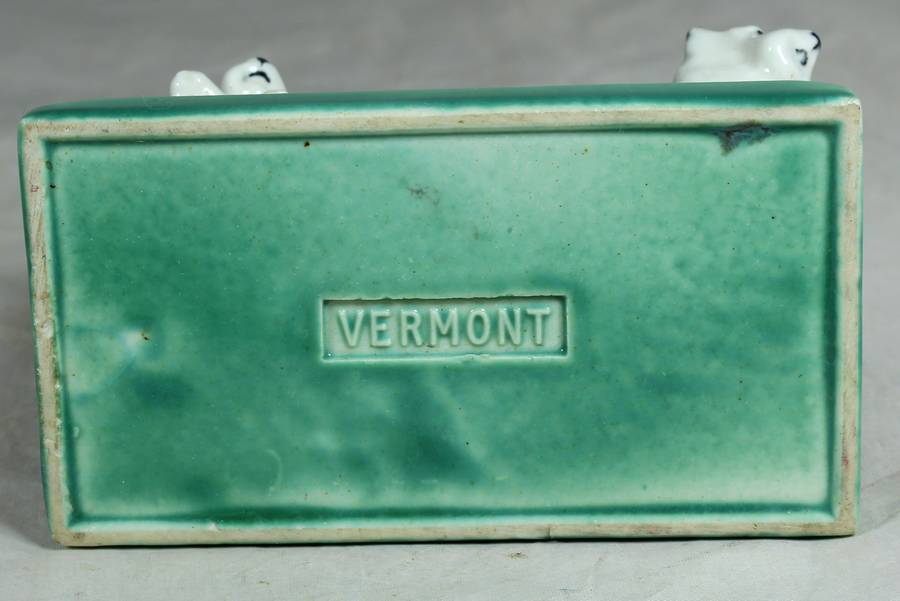 Vermont card stand with pair of scotties