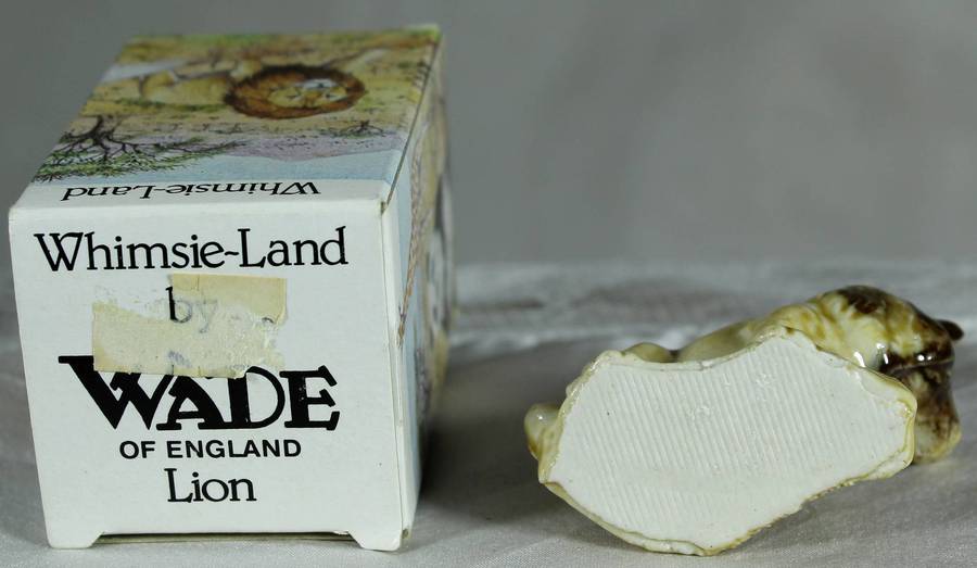 Wade Whimsie - Lion with box