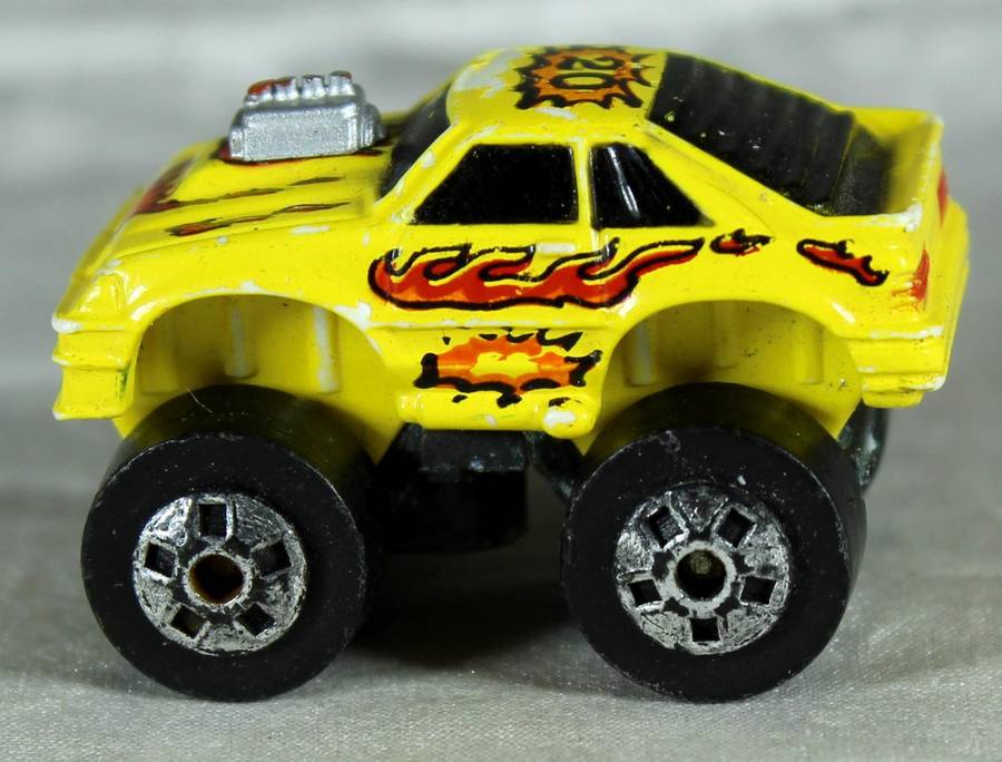 Micro Machines - RoadChamps - Ford Mustang Big Wheels