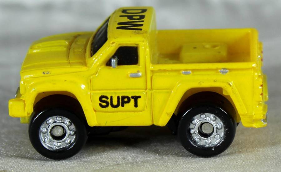 Micro Machines - Funrise - DPW Superintendent works truck