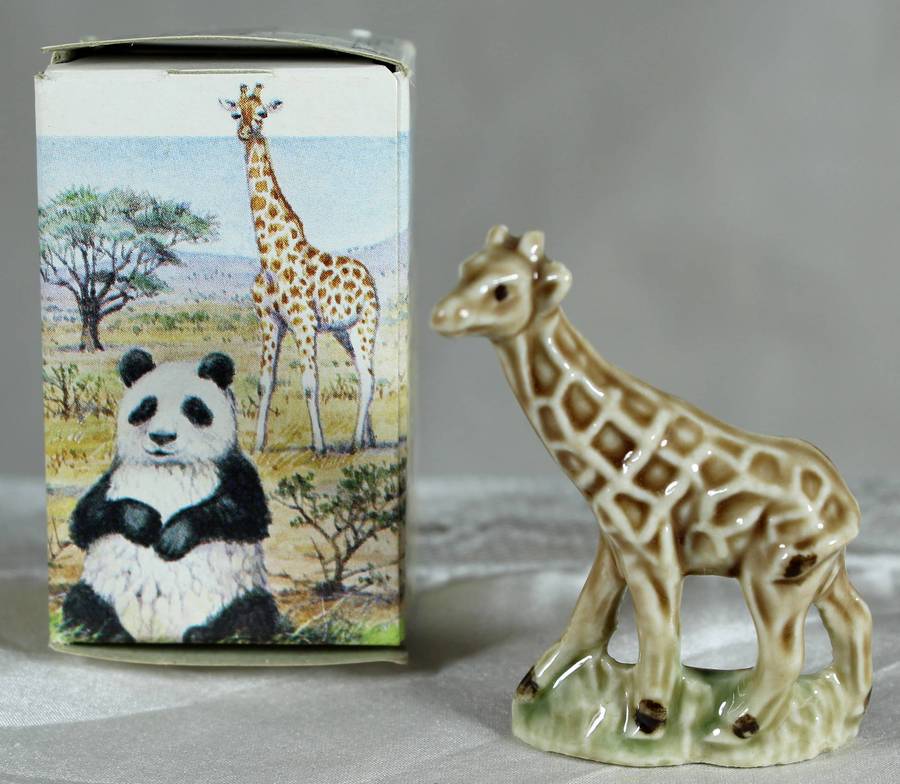 Wade Whimsie - Giraffe in box