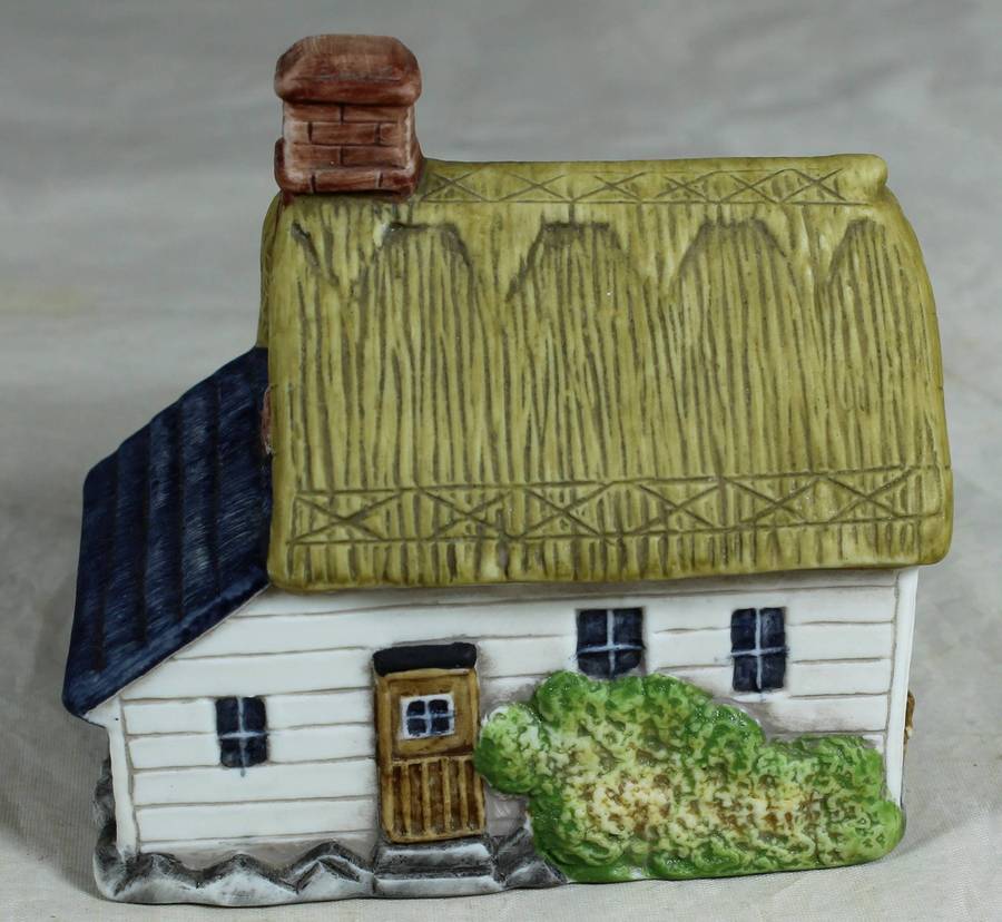 HK Ceramics - White cottage