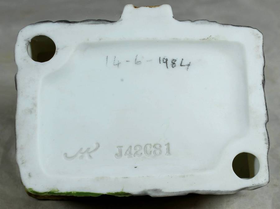 HK Ceramics - White cottage