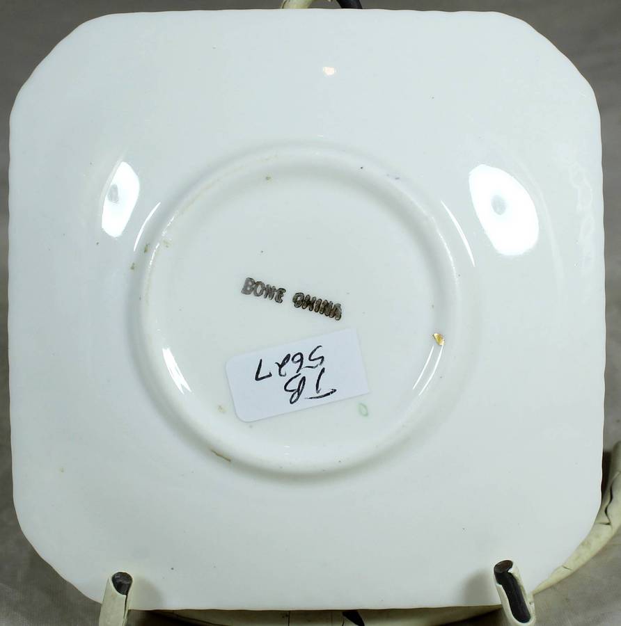 Small square display plate - Purple flowers