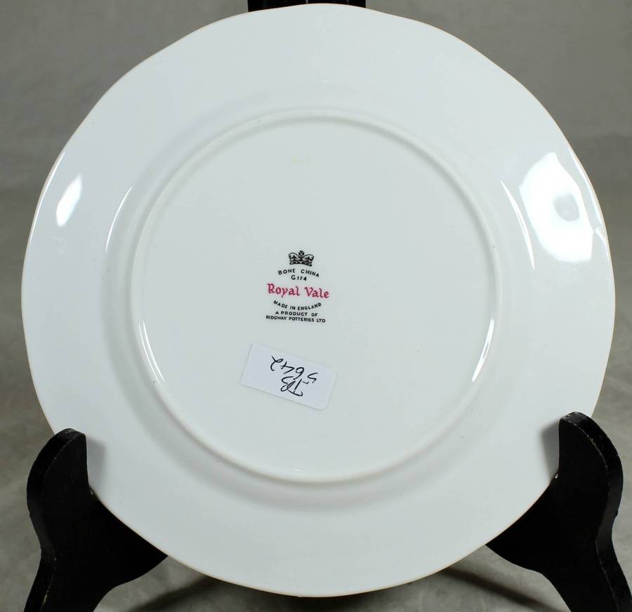 Royal Vale side plate with roses