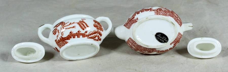 Miniature willow pattern teapot & sugar bowl