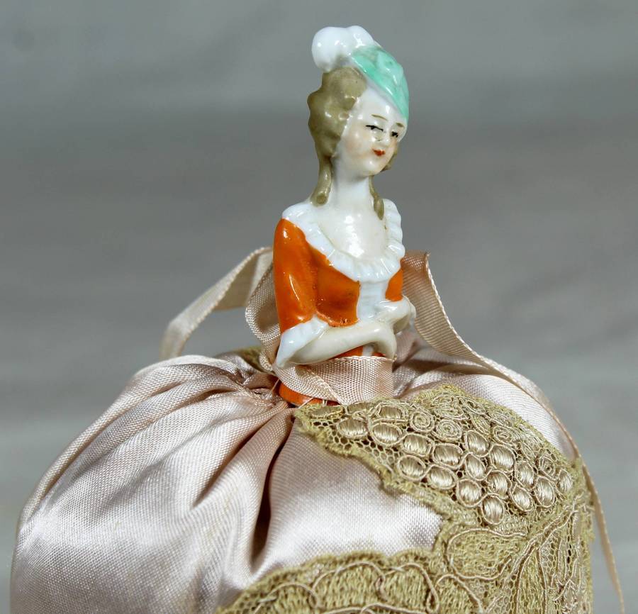 Vintage half-doll with dress and pin cushion - In summer dress