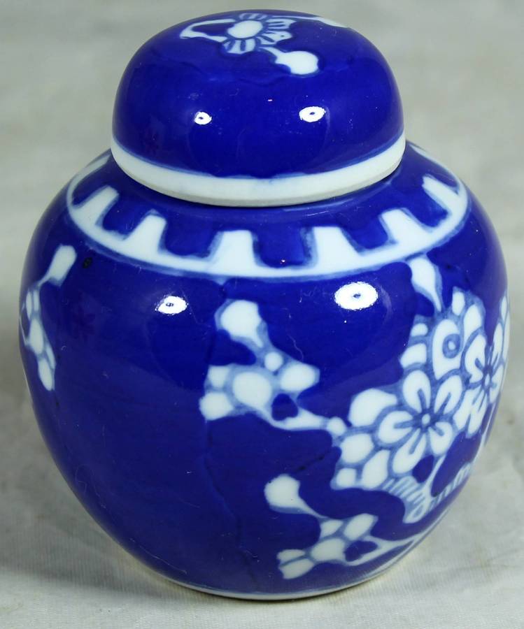 Small ginger jar with lid
