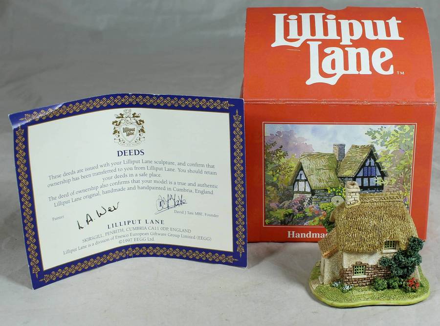 Lilliput Lane - Rose Bouquet - With Deeds certificate - Boxed
