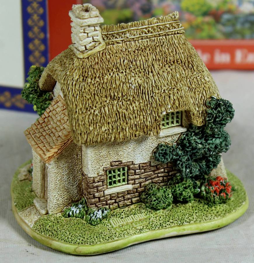 Lilliput Lane - Rose Bouquet - With Deeds certificate - Boxed