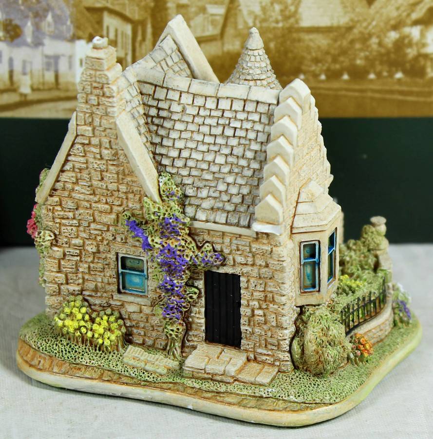 Lilliput Lane - Pride of Scotland - With Deeds certificate - Boxed