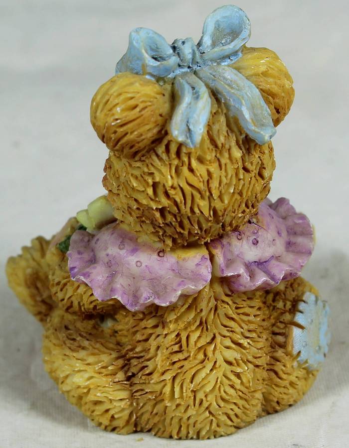 Molded figurine - Bear girl with flowers
