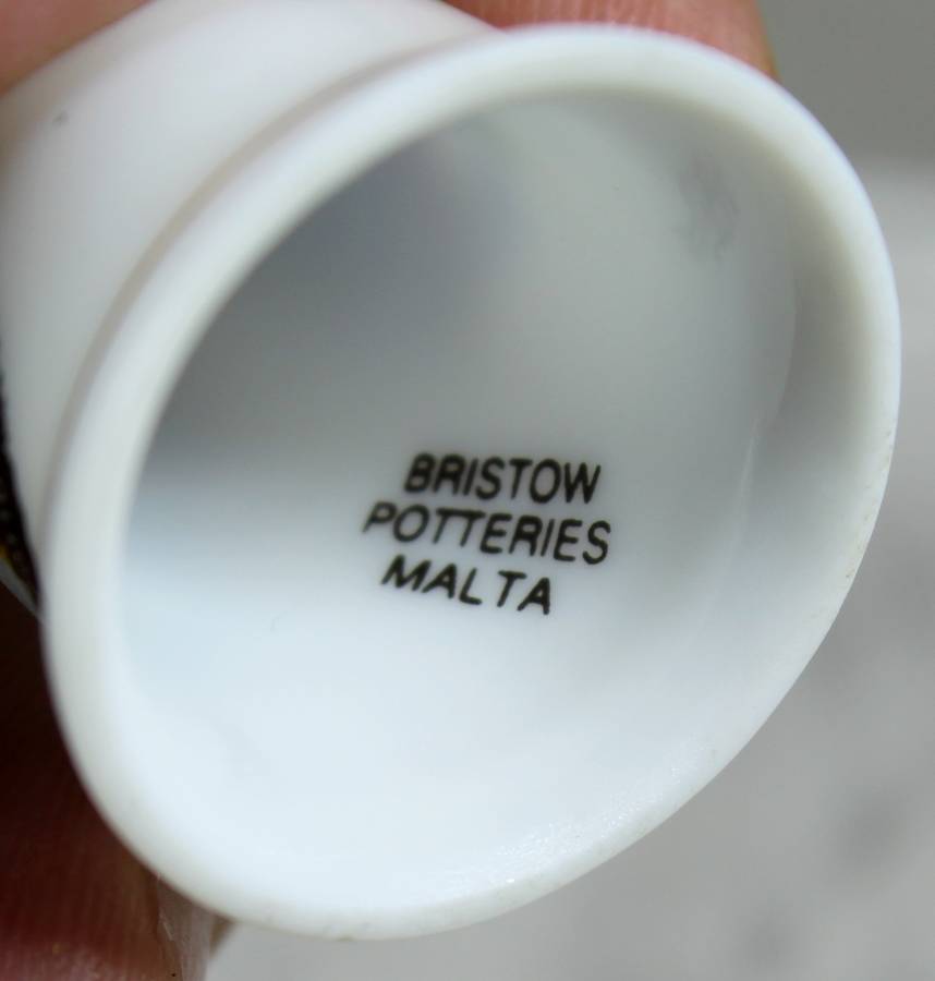 Bone China thimble - Briston potteries - malta