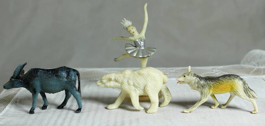 Miniature set of animals & ballerina