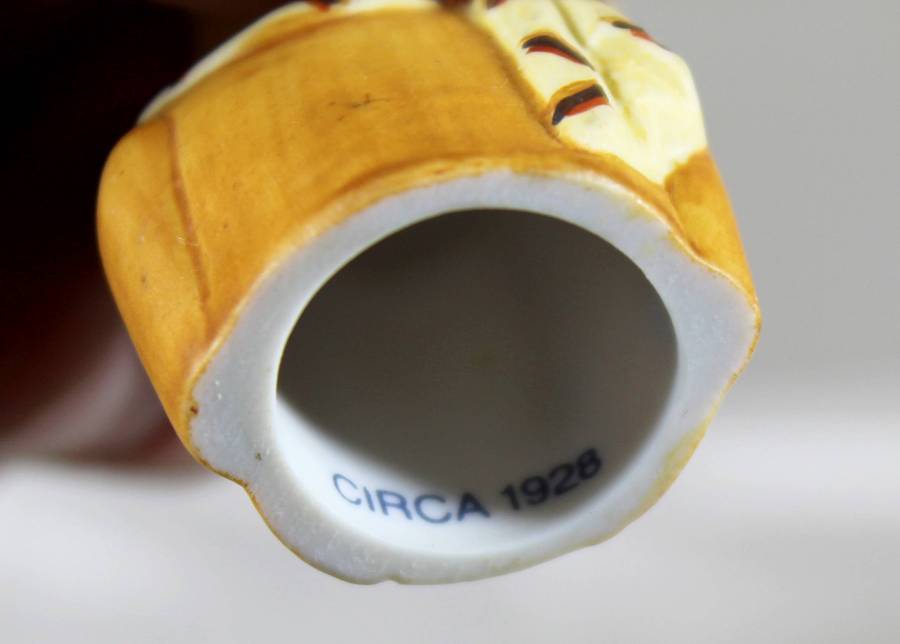 Avon American Fashion Lady Thimble