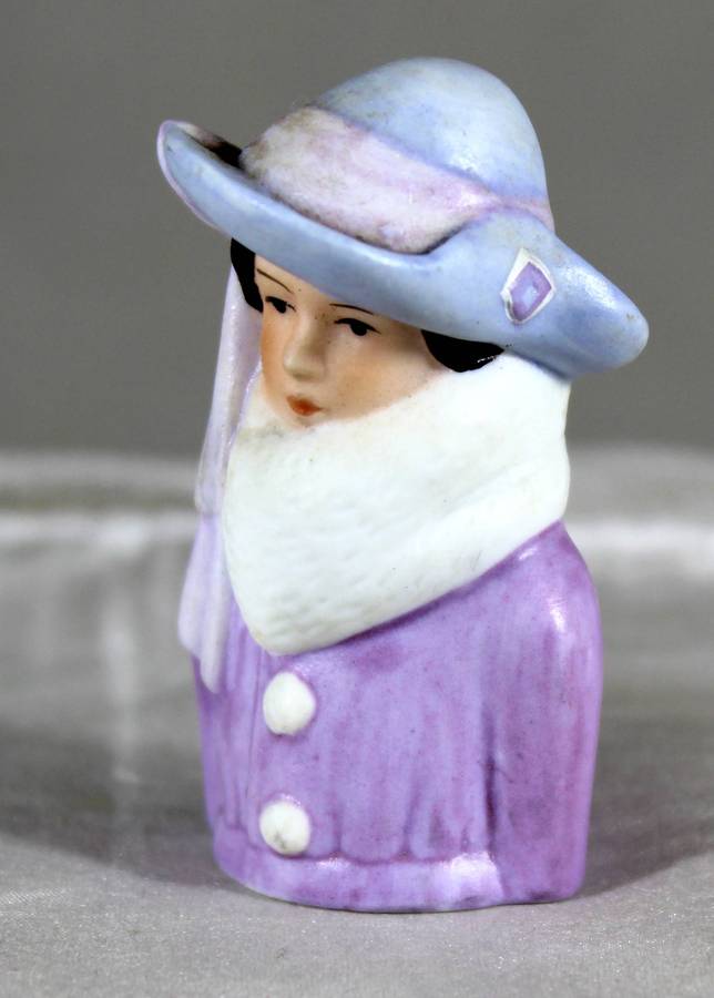 Avon American Fashion Lady Thimble
