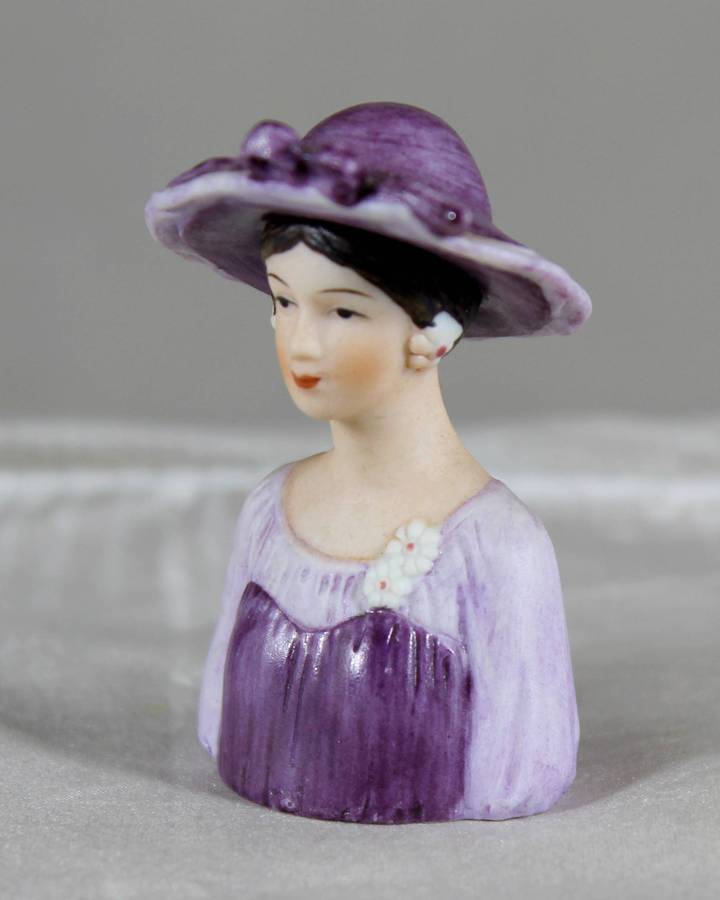 Avon American Fashion Lady Thimble