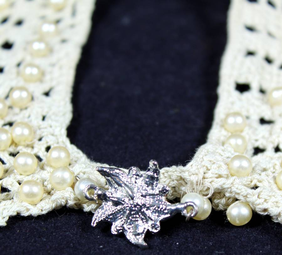 Costume Jewelry - Vintage Crochet Necklace with Pearls