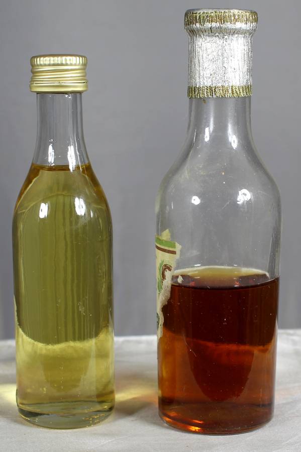 Mini liquor bottles - Pair of liquor bottles
