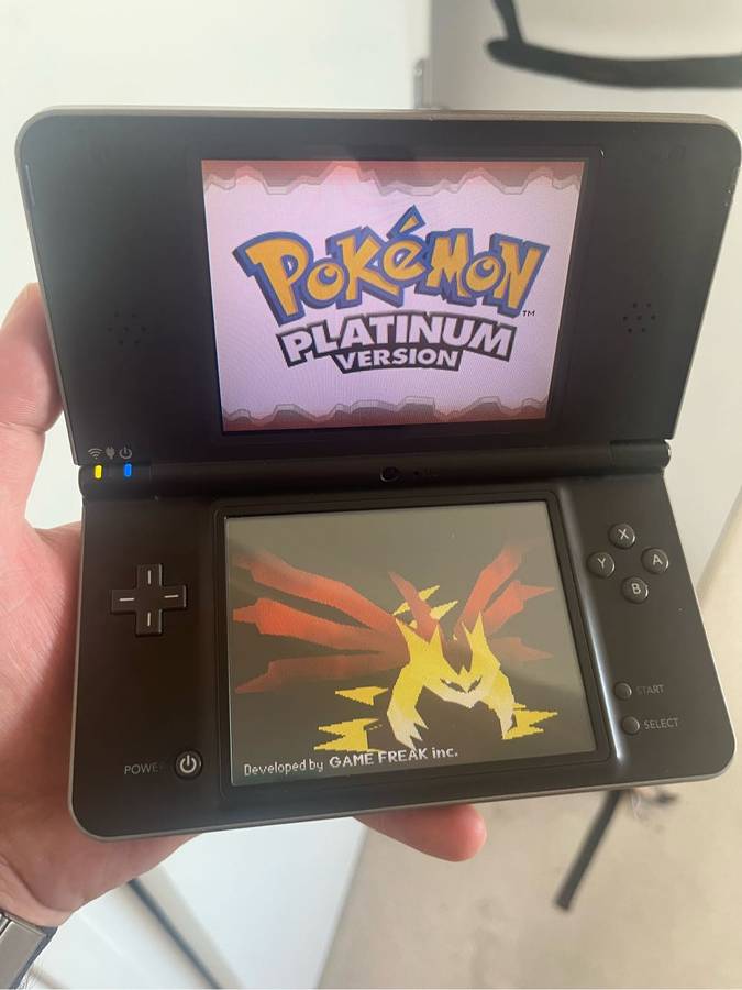 Nintendo Dsi XL - modded 200+ games