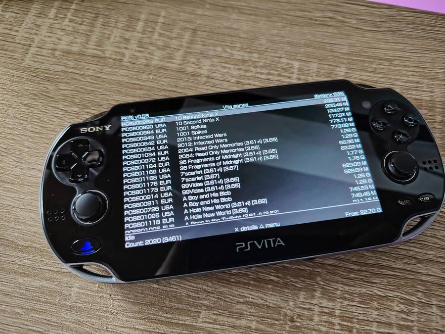 PS - Vita PCH 1004 JAILBROKEN (Immaculate condition - urgent sale)