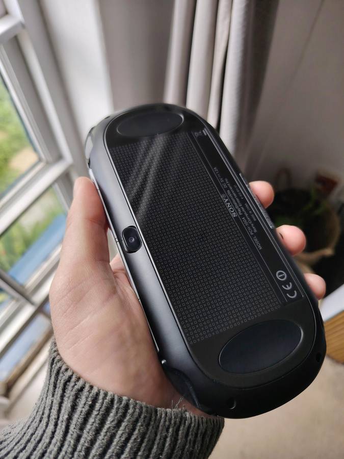 PS - Vita PCH 1004 JAILBROKEN (Immaculate condition - urgent sale)