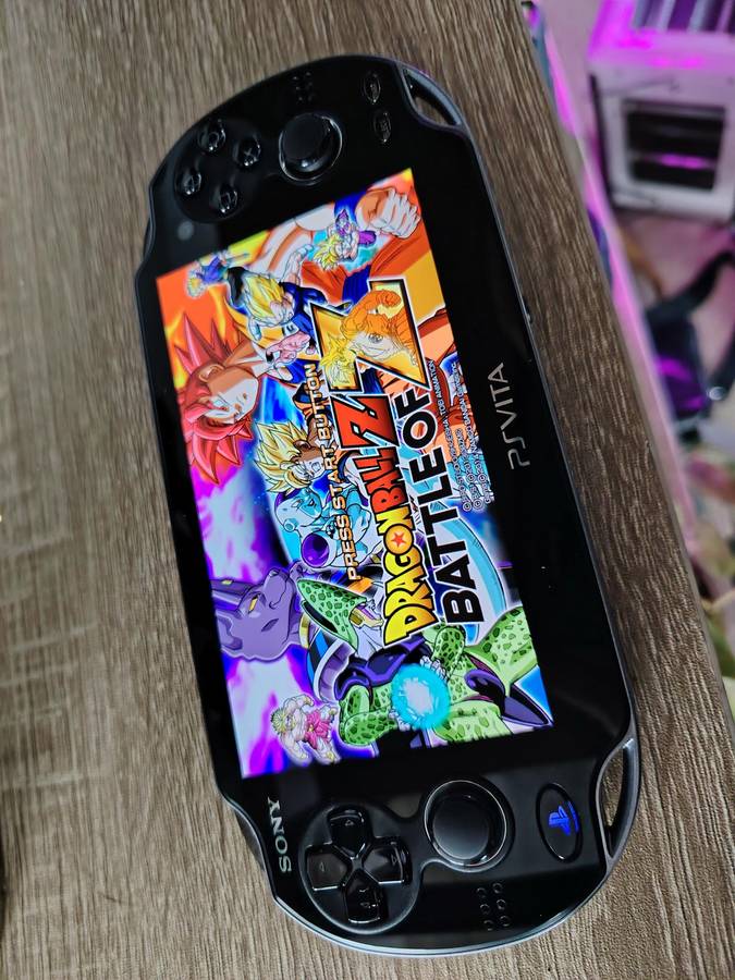 PS - Vita PCH 1004 JAILBROKEN (Immaculate condition - urgent sale)