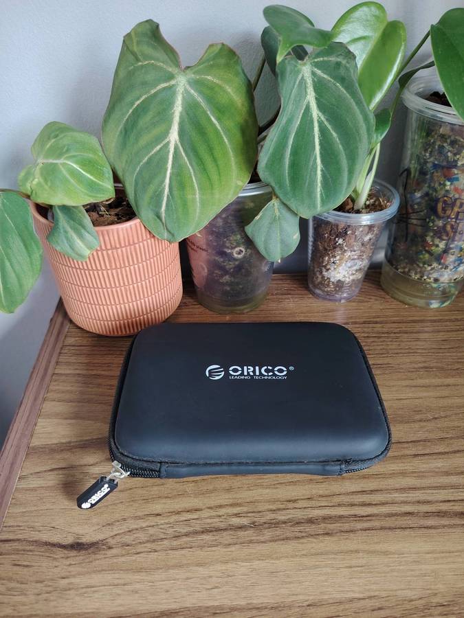 1TB Seagate Barracuda external hardrive + Pouch