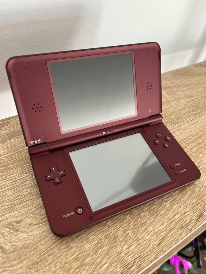 Nintendo DSi XL - modded 200+ games