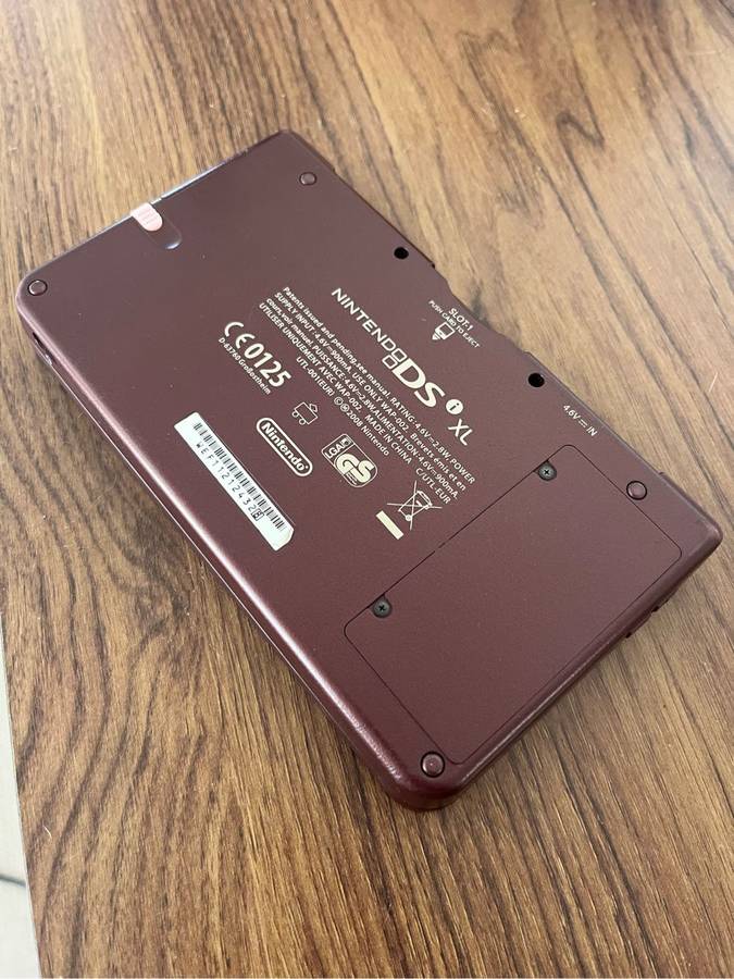 Nintendo DSi XL - modded 200+ games