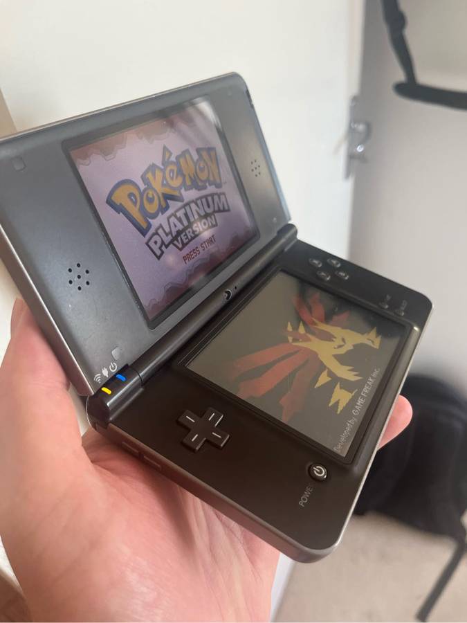 Nintendo Dsi XL - modded 200+ games