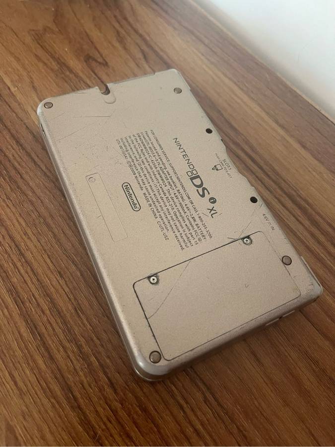 Nintendo Dsi XL - modded 200+ games