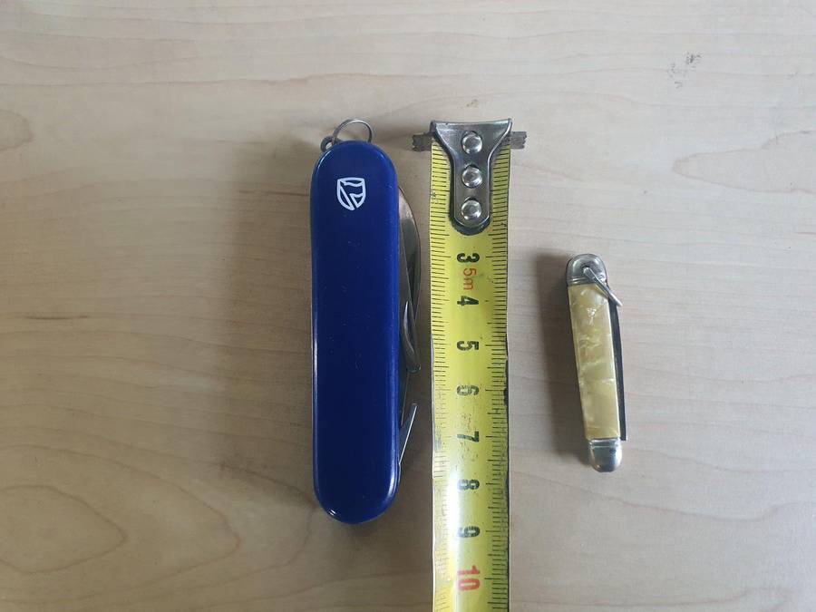 2X Pocket Knives as per photos