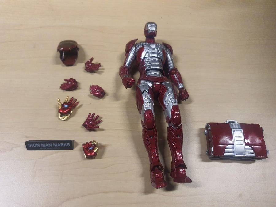 Iron Man figurine 6 inch with accessories