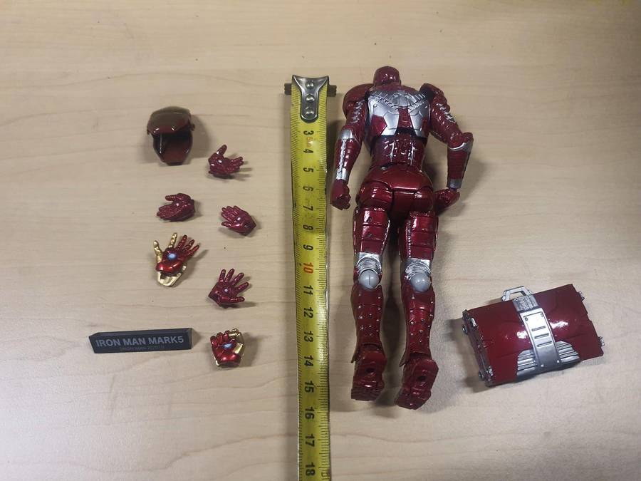 Iron Man figurine 6 inch with accessories