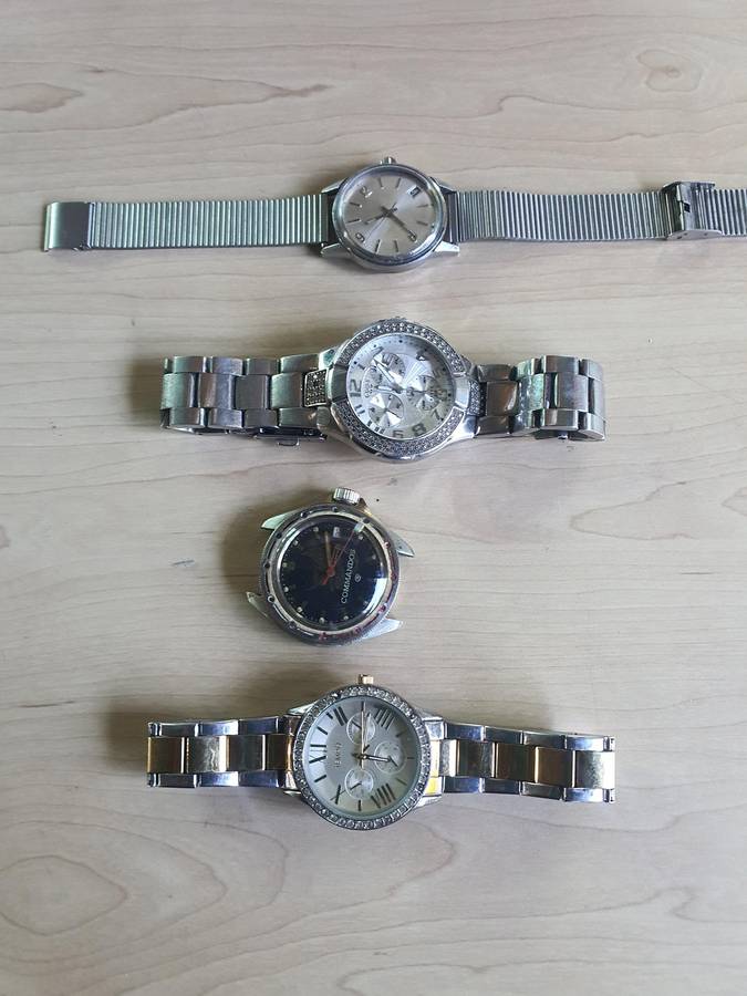 Lot off 4 watches, for repairs, or parts.