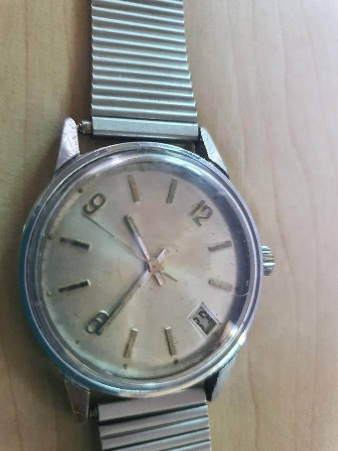 Lot off 4 watches, for repairs, or parts.