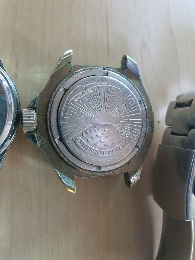 Lot off 4 watches, for repairs, or parts.