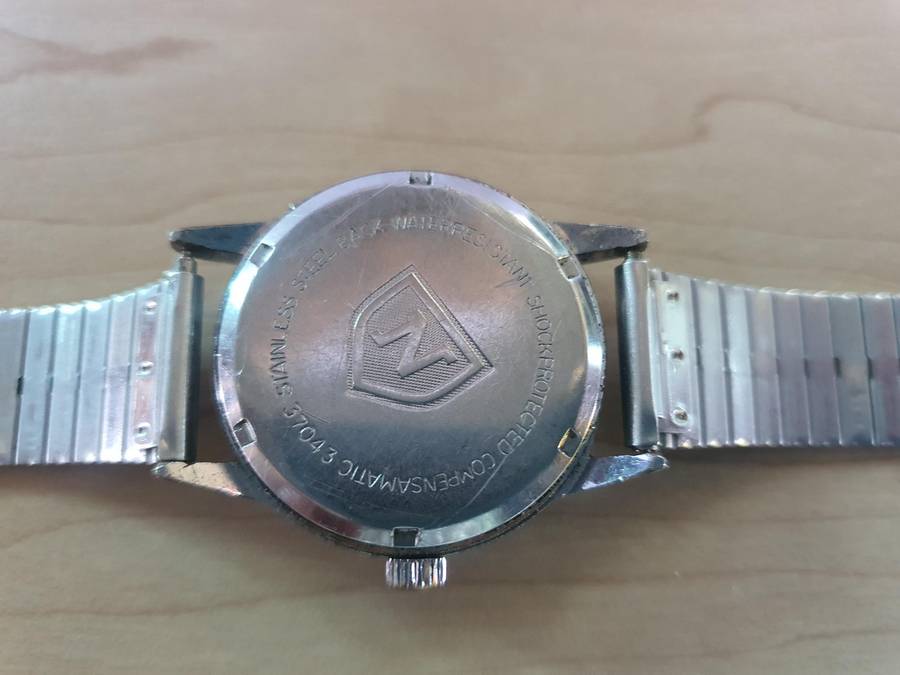 Lot off 4 watches, for repairs, or parts.