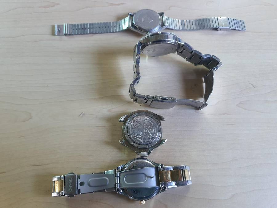 Lot off 4 watches, for repairs, or parts.