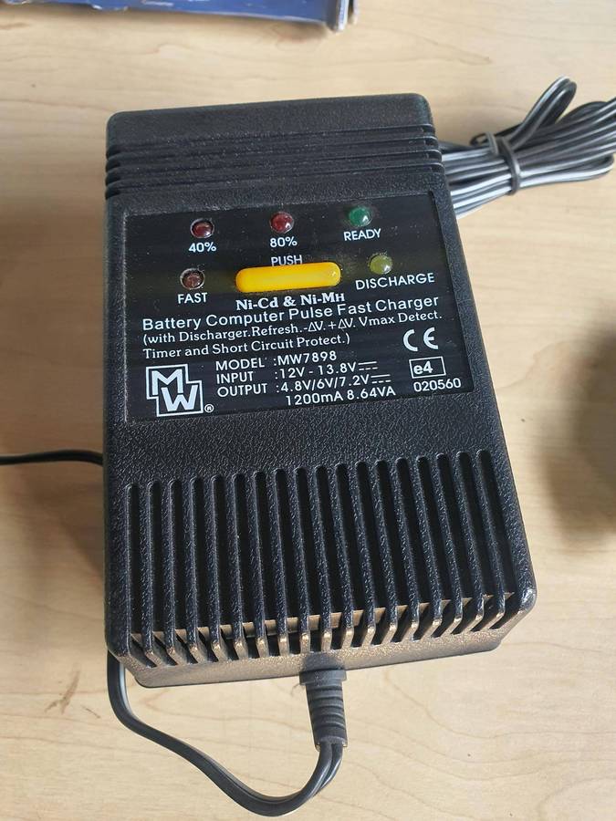 Intelligent Ni-Cd Ni-MH Charger 4.8, 6.0 and 7.2V using Car cigarette lighter 12Vdc Plug.