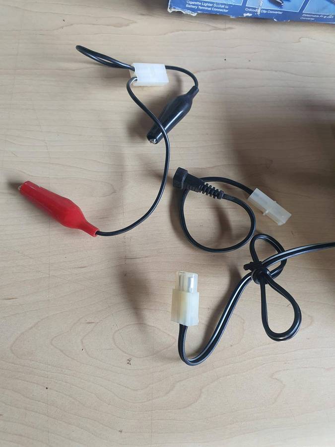 Intelligent Ni-Cd Ni-MH Charger 4.8, 6.0 and 7.2V using Car cigarette lighter 12Vdc Plug.